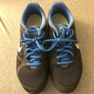 Nike women’s sneakers